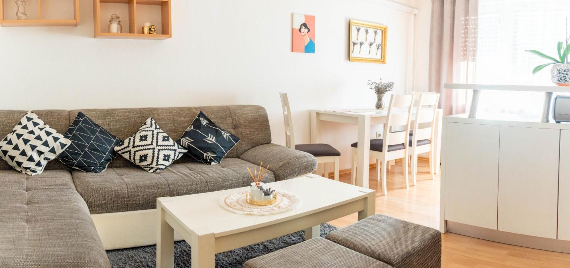 Apartman Lili Knin Buitenkant foto