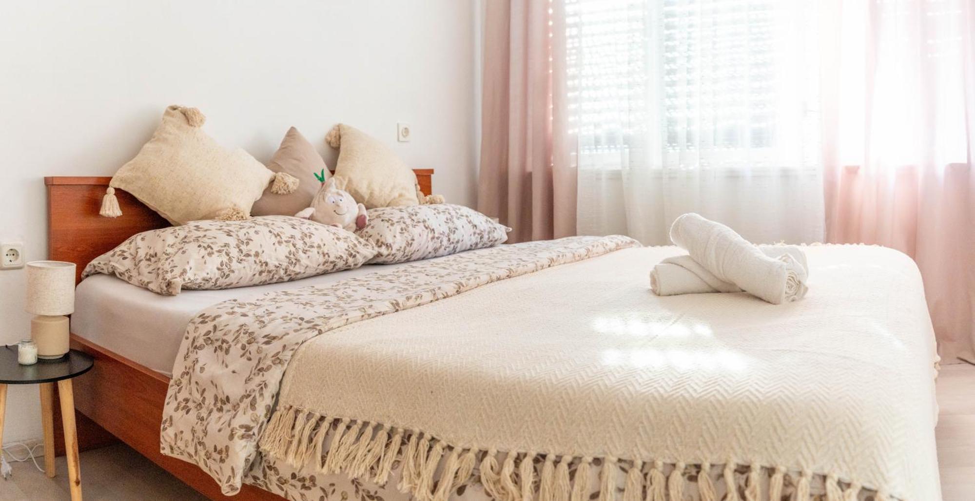 Apartman Lili Knin Buitenkant foto