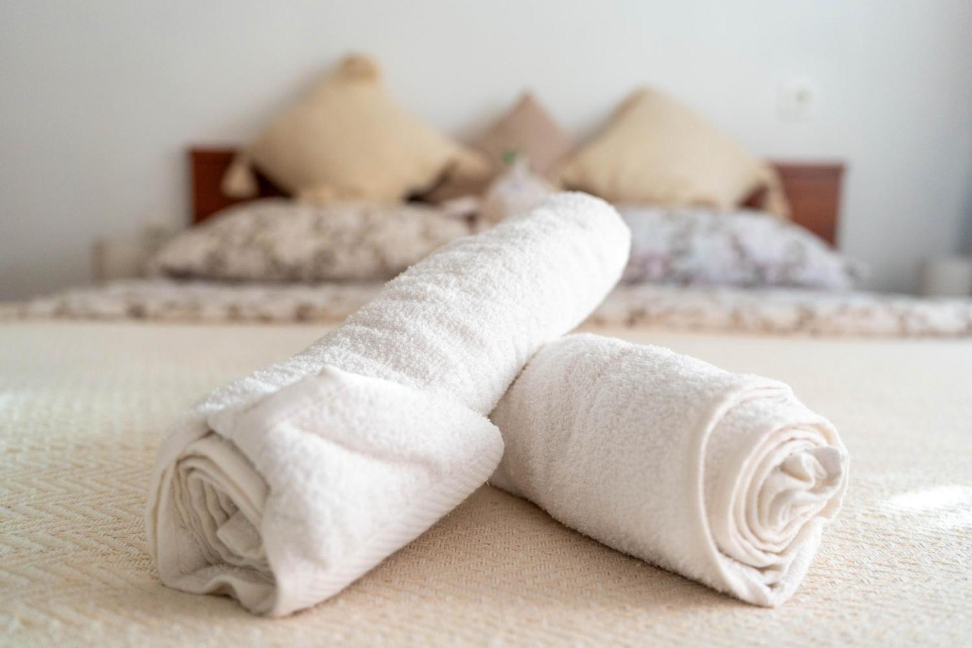 Apartman Lili Knin Buitenkant foto