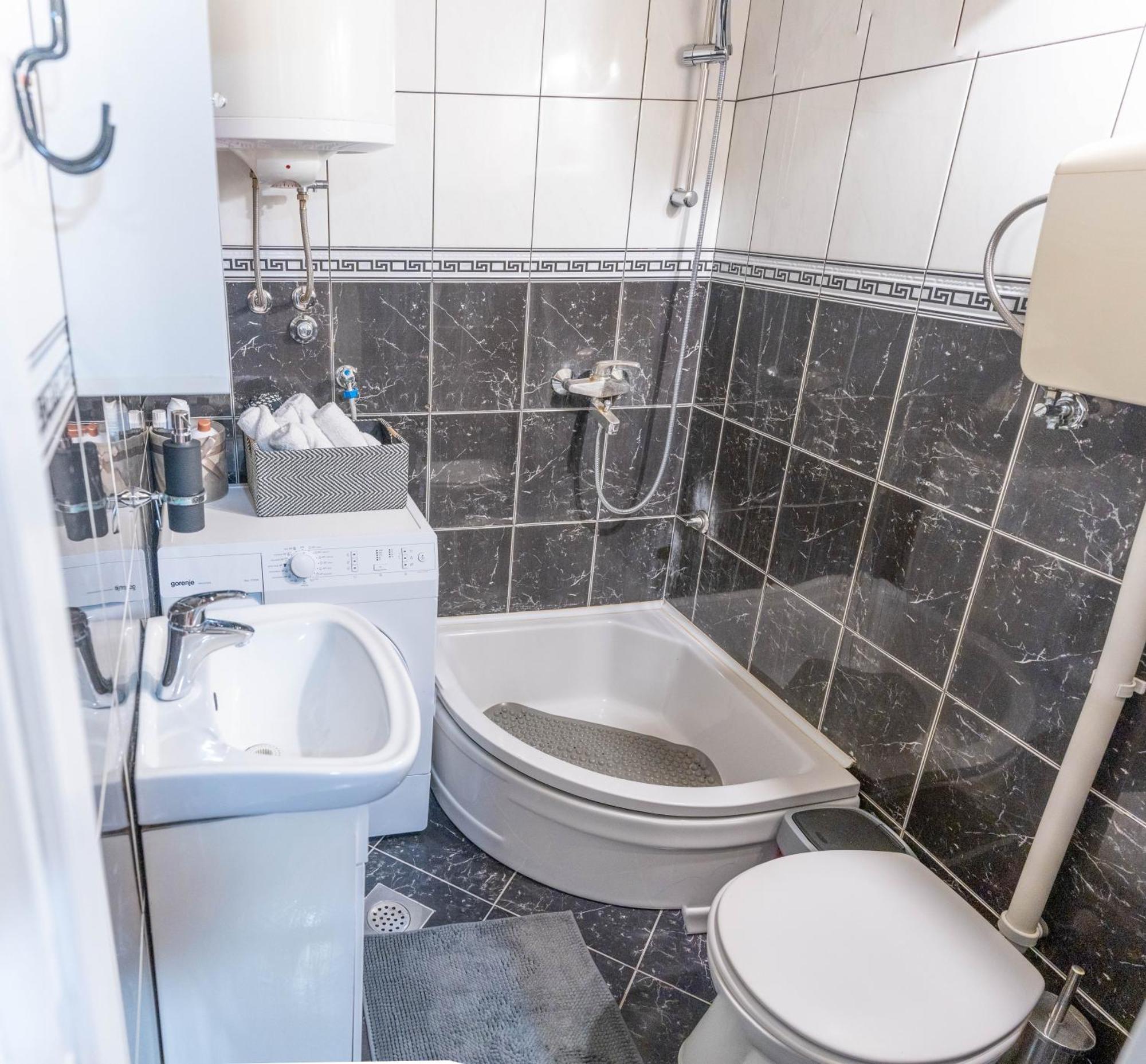Apartman Lili Knin Buitenkant foto