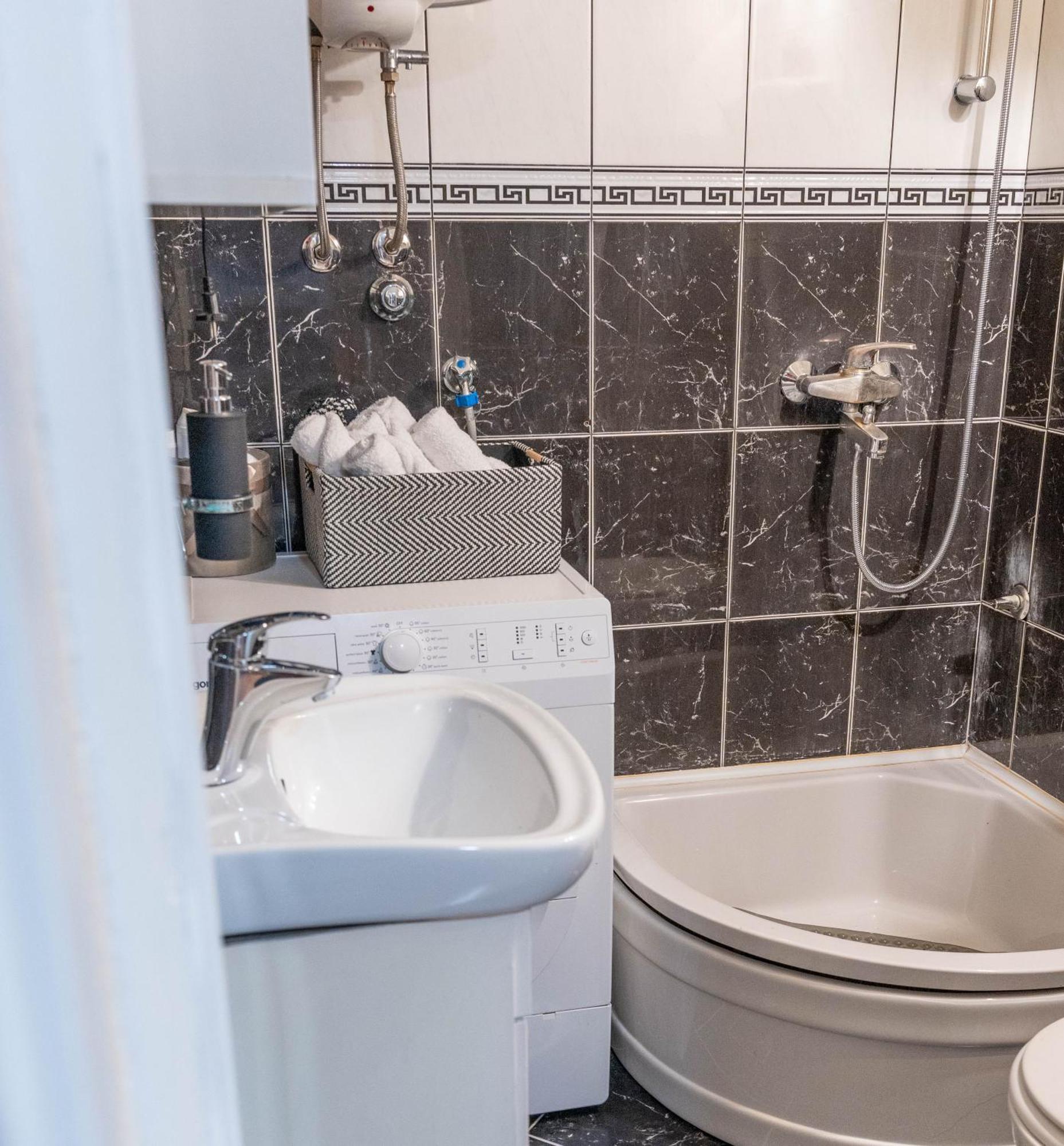 Apartman Lili Knin Buitenkant foto